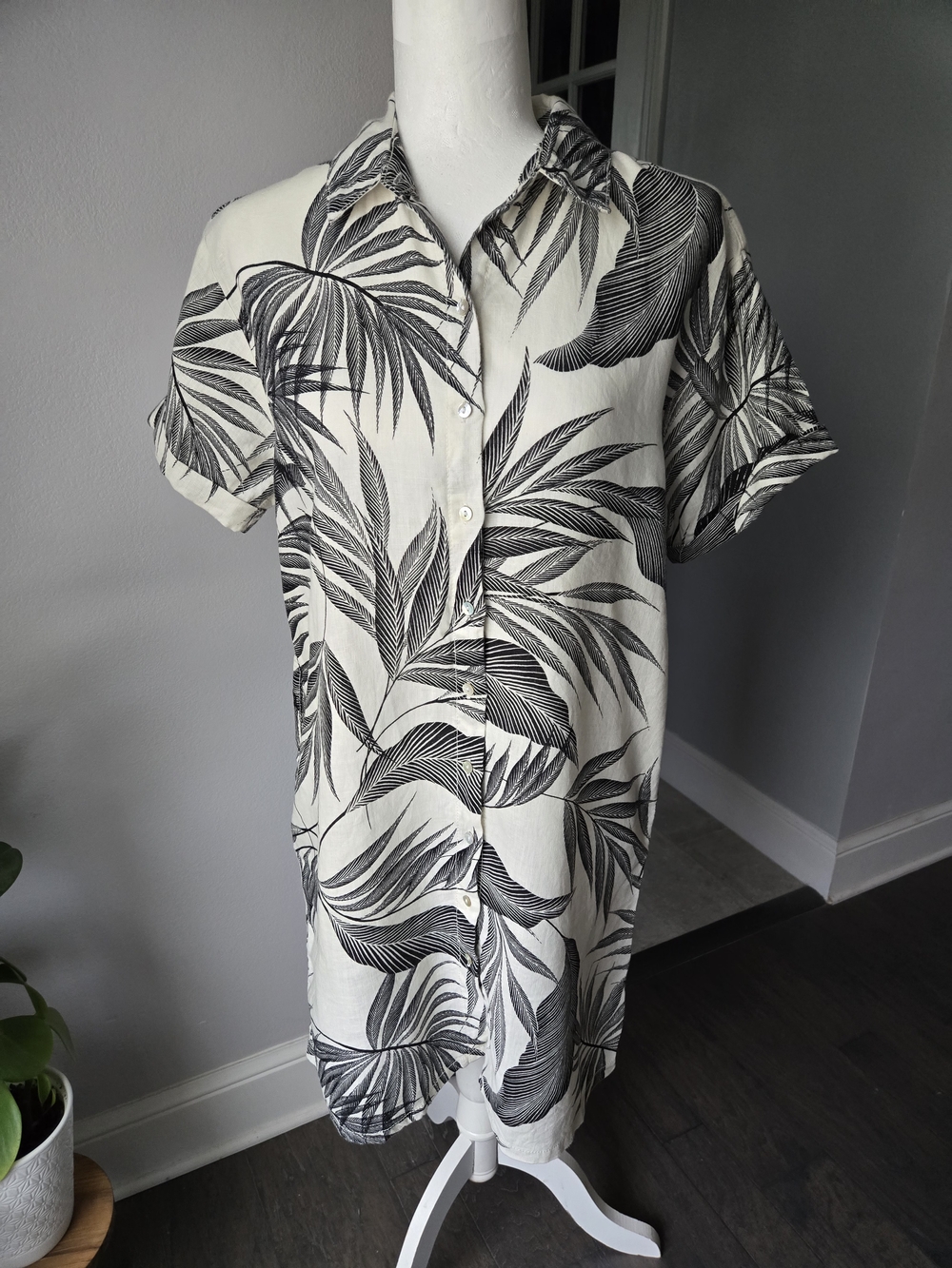Tahari 100% Linen Palm Leaf Print Shirt Dress Size Small Black Cream Tropical